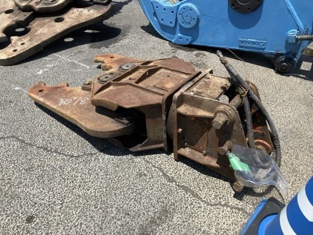 Crusher — Auction (lot 8451-3225)