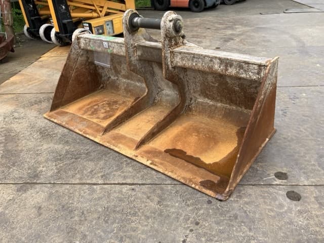 Bucket — Auction (lot 8451-33002)