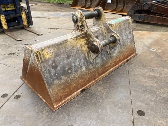Bucket — Auction (lot 8451-33002)