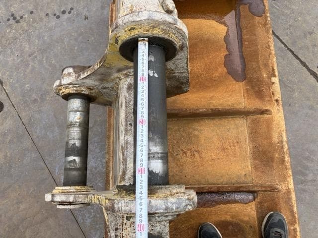 Bucket — Auction (lot 8451-33002)