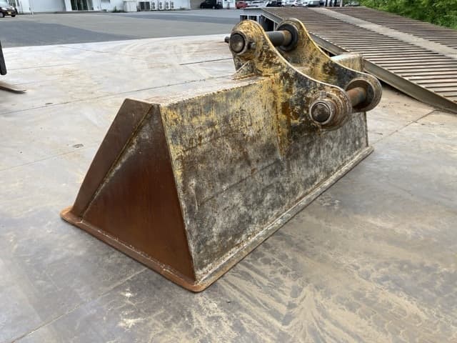 Bucket — Auction (lot 8451-33004)
