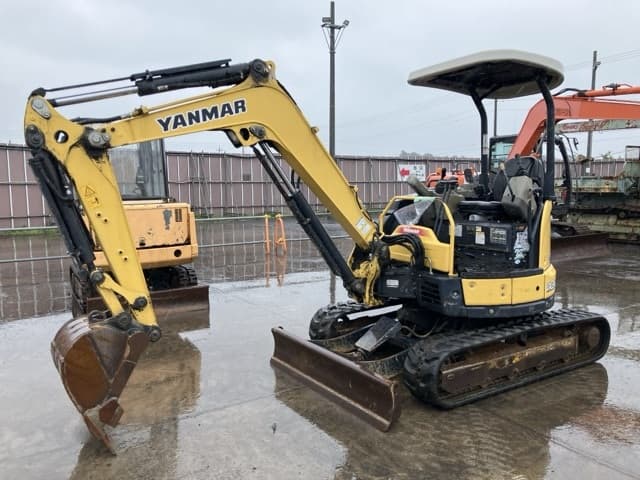 MINI EXCAVATOR — Auction (lot 8451-331)