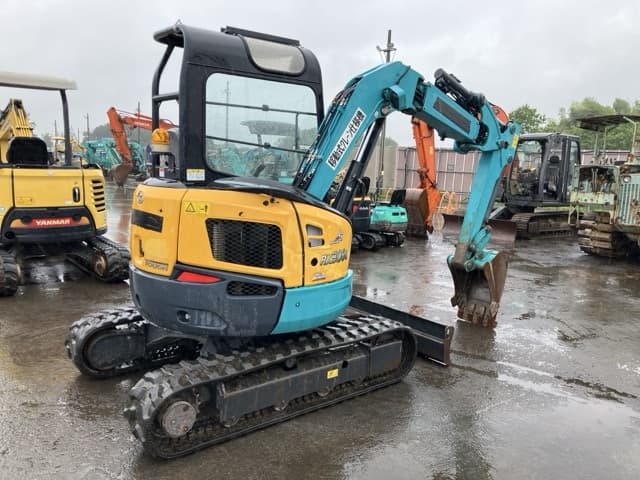 MINI EXCAVATOR — Auction (lot 8451-332)