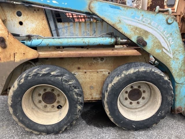 SKID STEER LOADER — Auction (lot 8451-340)