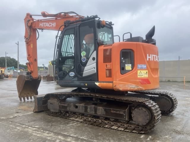 EXCAVATOR — Auction (lot 8451-355)