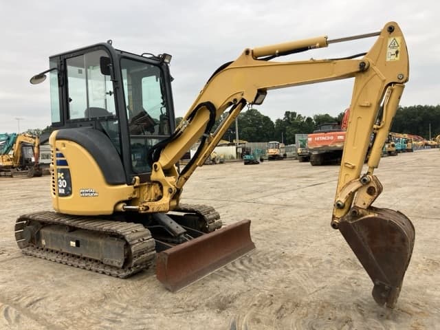 MINI EXCAVATOR — Auction (lot 8451-370)