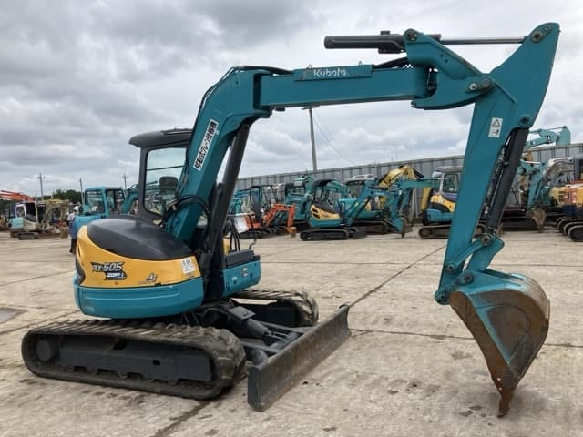 MINI EXCAVATOR — Auction (lot 8451-371)