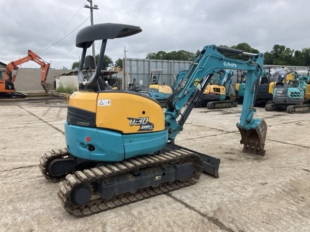 MINI EXCAVATOR — Auction (lot 8451-372)