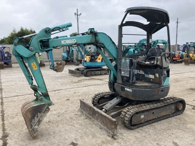 MINI EXCAVATOR — Auction (lot 8451-382)
