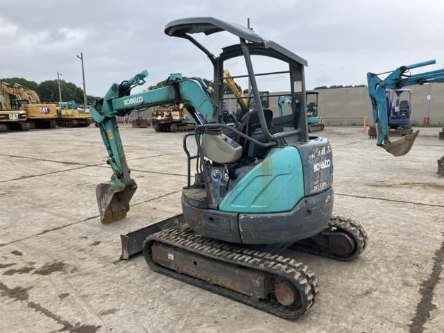 MINI EXCAVATOR — Auction (lot 8451-382)