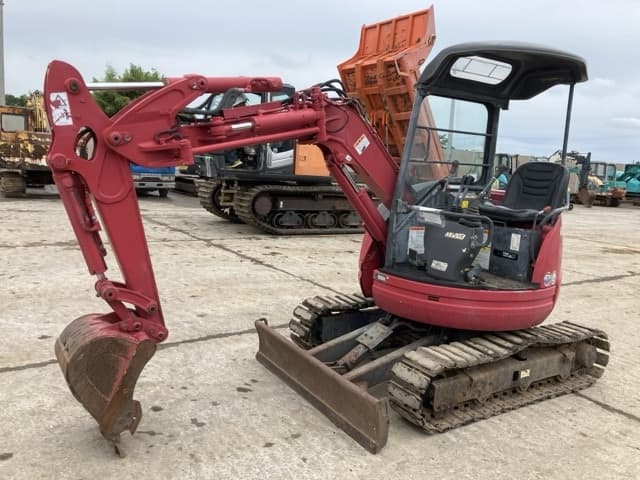 MINI EXCAVATOR — Auction (lot 8451-390)