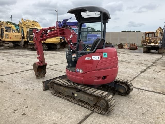 MINI EXCAVATOR — Auction (lot 8451-390)