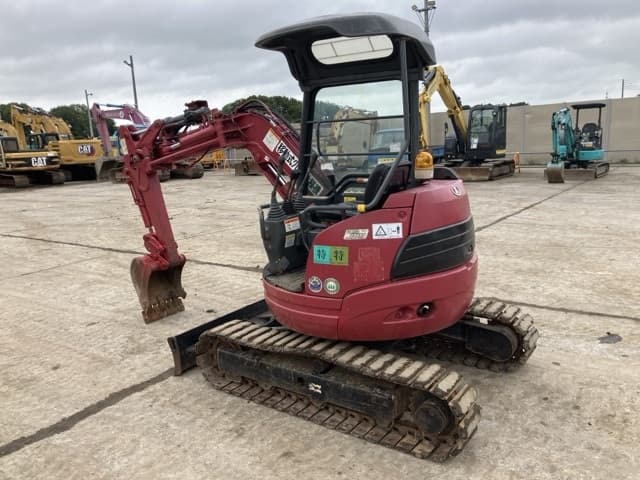 MINI EXCAVATOR — Auction (lot 8451-391)