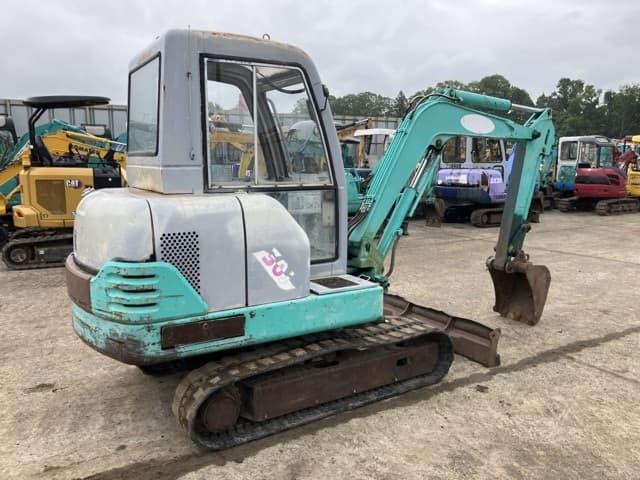 MINI EXCAVATOR — Auction (lot 8451-395)