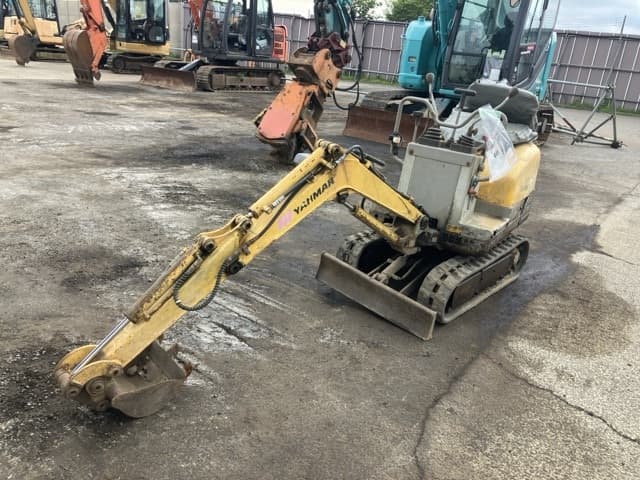 MINI EXCAVATOR — Auction (lot 8451-406)