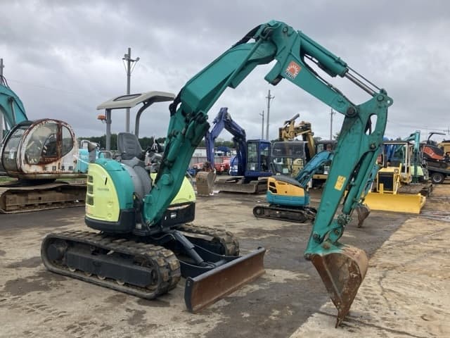MINI EXCAVATOR — Auction (lot 8451-408)