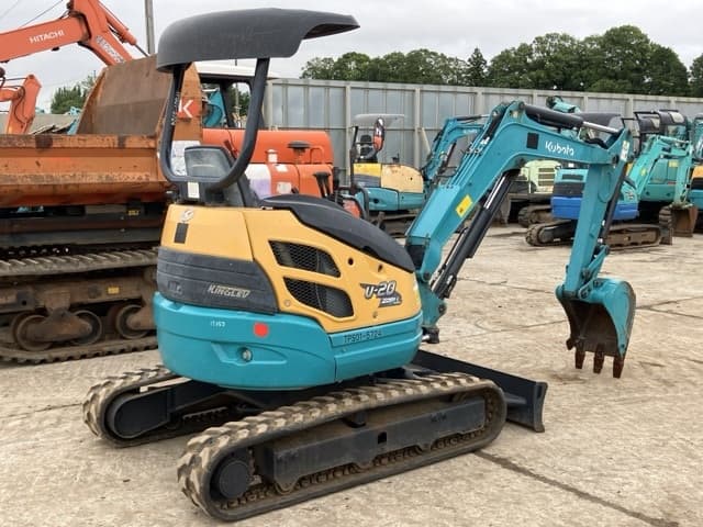 MINI EXCAVATOR — Auction (lot 8451-418)
