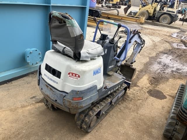 MINI EXCAVATOR — Auction (lot 8451-423)