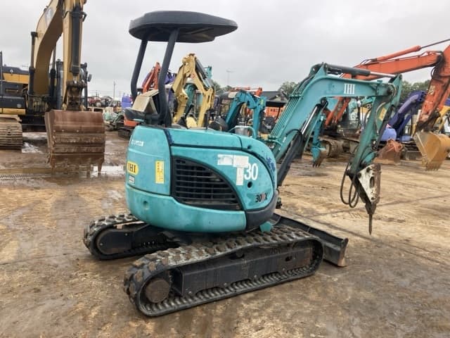 MINI EXCAVATOR — Auction (lot 8451-432)