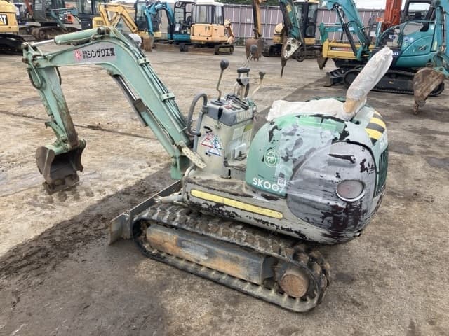MINI EXCAVATOR — Auction (lot 8451-433)