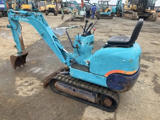 MINI EXCAVATOR — Auction (lot 8451-436)