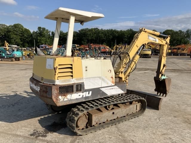MINI EXCAVATOR — Auction (lot 8451-44)