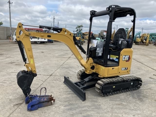 MINI EXCAVATOR — Auction (lot 8451-450)
