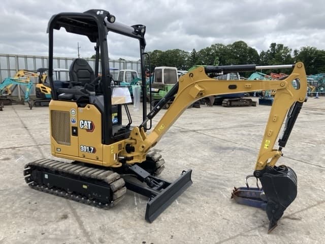 MINI EXCAVATOR — Auction (lot 8451-450)