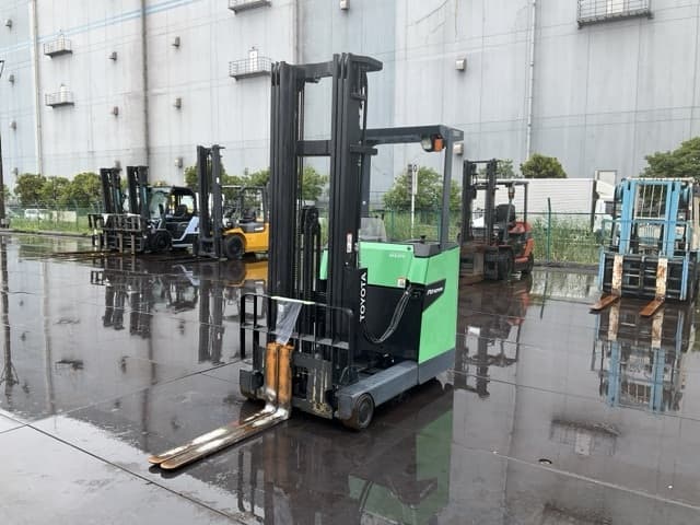 Reach Forklift — Auction (lot 8451-49002)