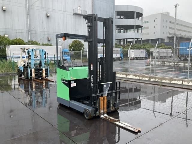 Reach Forklift — Auction (lot 8451-49002)
