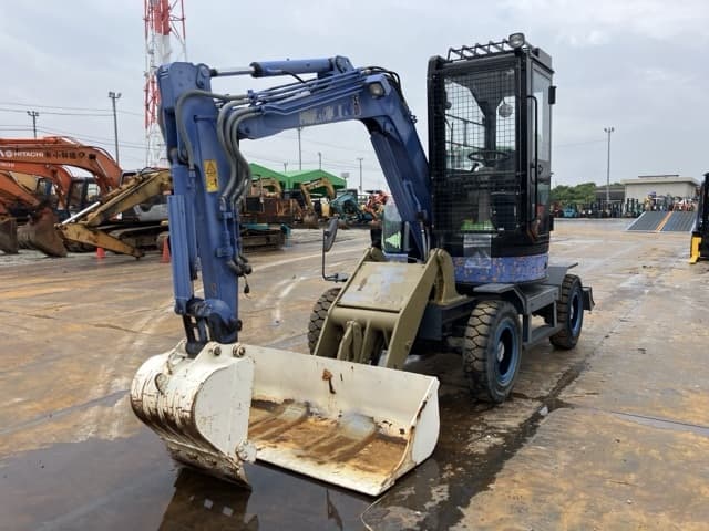 MINI EXCAVATOR — Auction (lot 8451-50018)