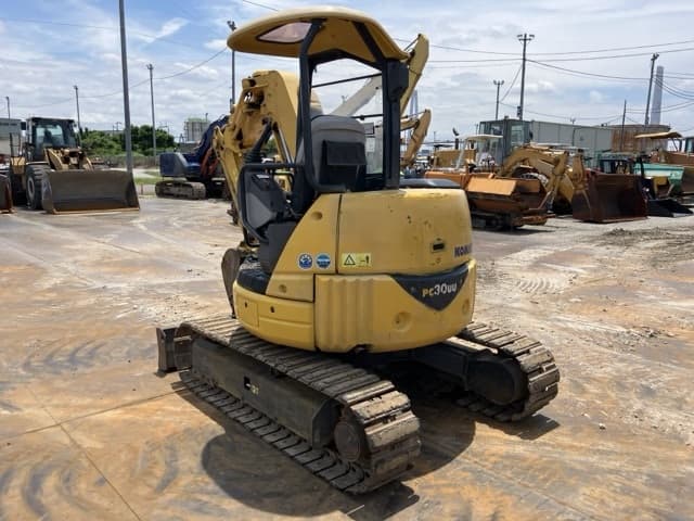 MINI EXCAVATOR — Auction (lot 8451-50025)