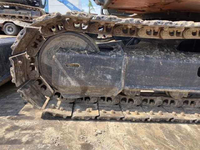 EXCAVATOR — Auction (lot 8451-50026)