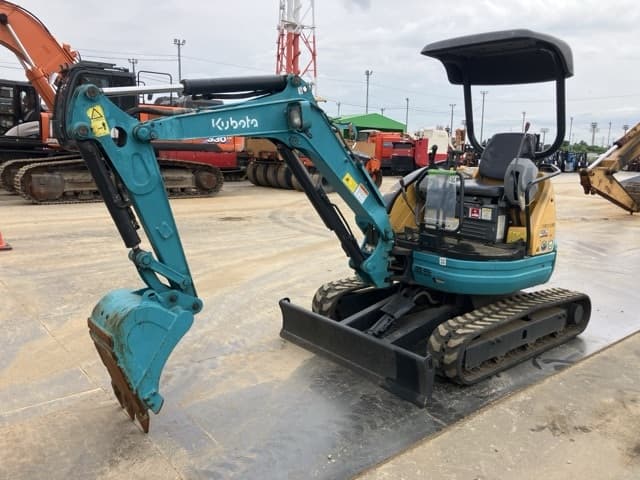 MINI EXCAVATOR — Auction (lot 8451-50031)