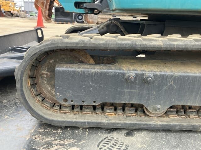 MINI EXCAVATOR — Auction (lot 8451-50031)