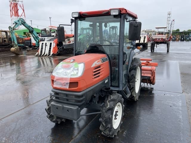 Tractor — Auction (lot 8451-51011)