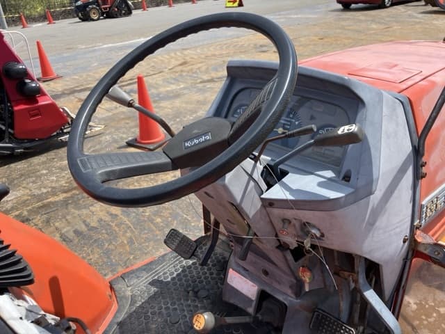 Tractor — Auction (lot 8451-51018)