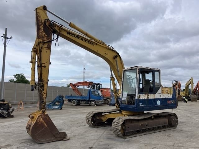 EXCAVATOR — Auction (lot 8451-517)