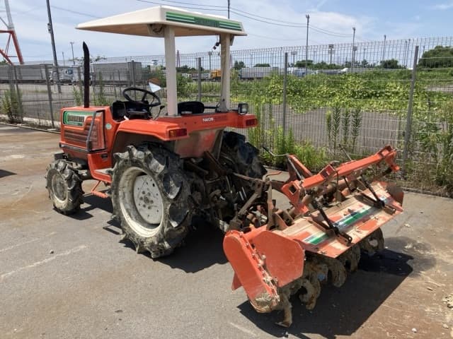 Tractor — Auction (lot 8451-51801)