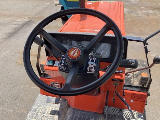 Tractor — Auction (lot 8451-51801)