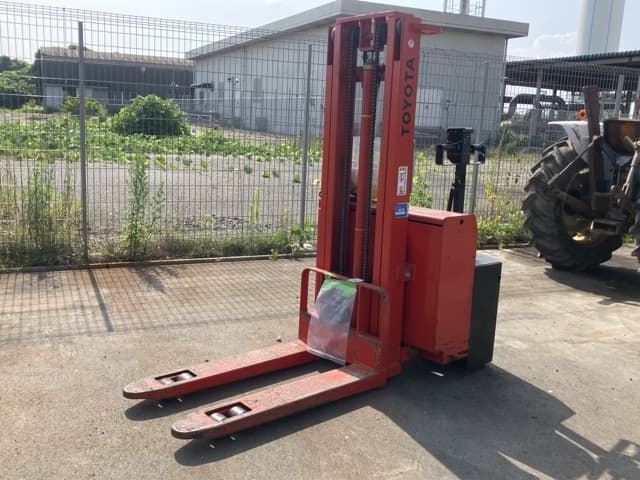 Reach Forklift — Auction (lot 8451-52802)