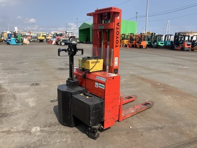 Reach Forklift — Auction (lot 8451-52802)