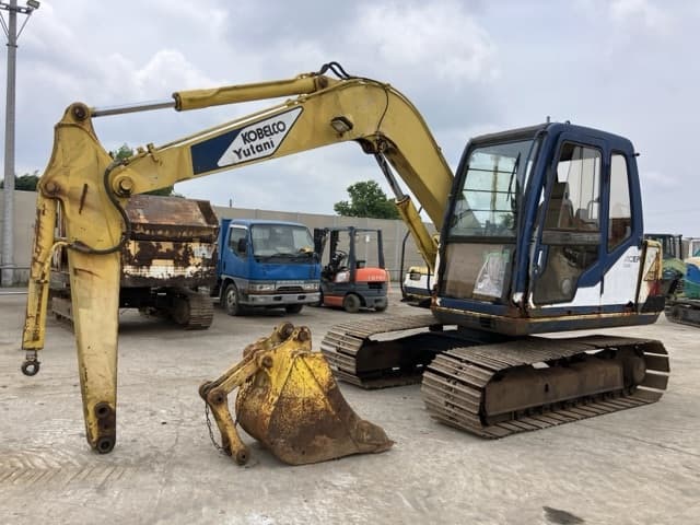 EXCAVATOR — Auction (lot 8451-57)