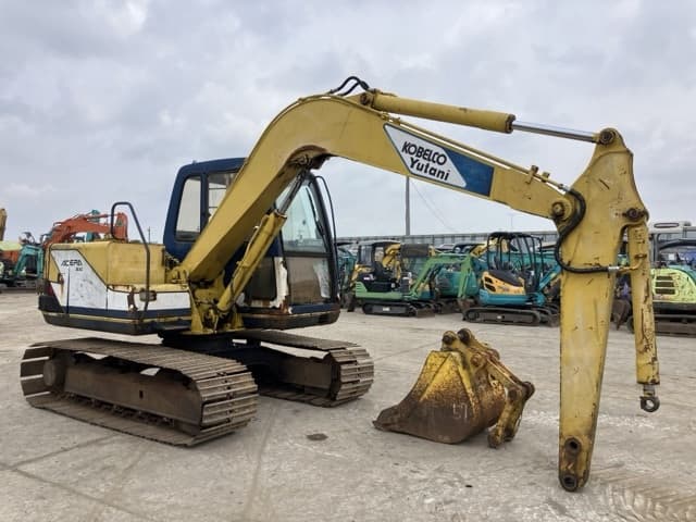 EXCAVATOR — Auction (lot 8451-57)