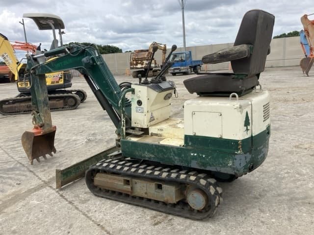 MINI EXCAVATOR — Auction (lot 8451-579)
