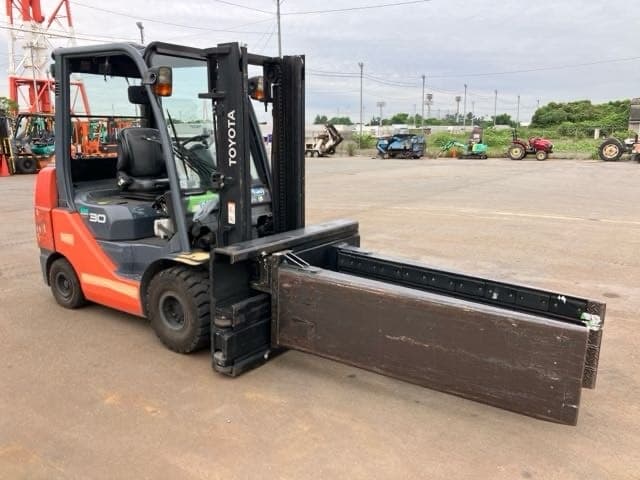 Forklift — Auction (lot 8451-59005)
