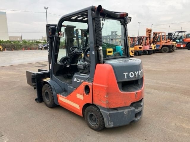 Forklift — Auction (lot 8451-59005)