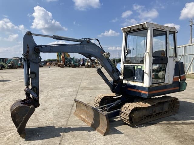 MINI EXCAVATOR — Auction (lot 8451-72)