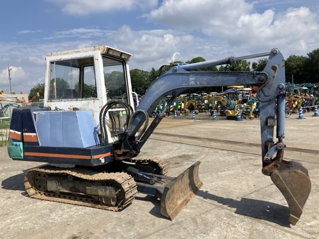 MINI EXCAVATOR — Auction (lot 8451-72)
