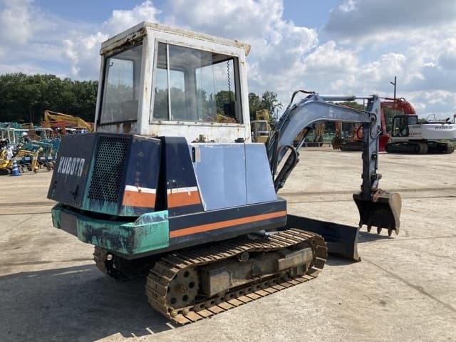 MINI EXCAVATOR — Auction (lot 8451-72)